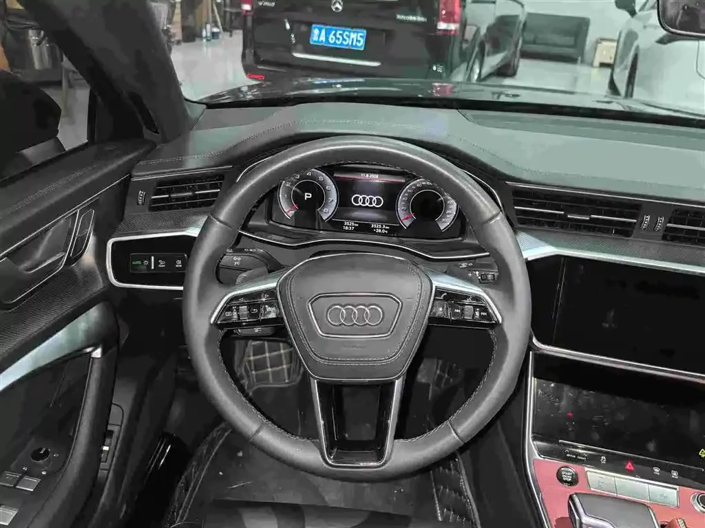 Audi A6L — фото 10