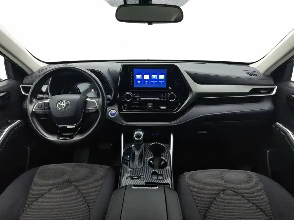 Toyota Highlander — фото 10