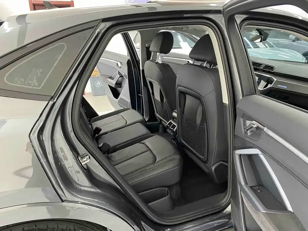 Audi Q3 Sportback — фото 10