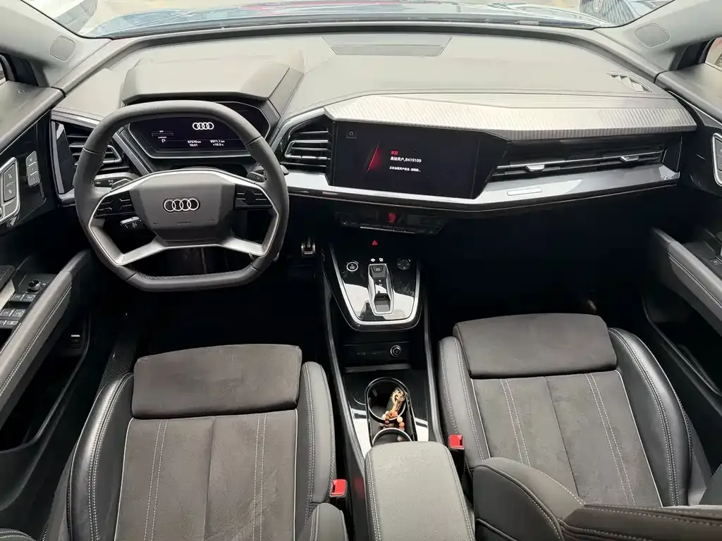 Audi Q4 e-tron — фото 6