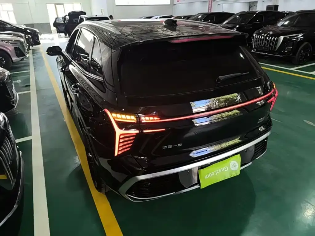 Hongqi HS3 PHEV — фото 7