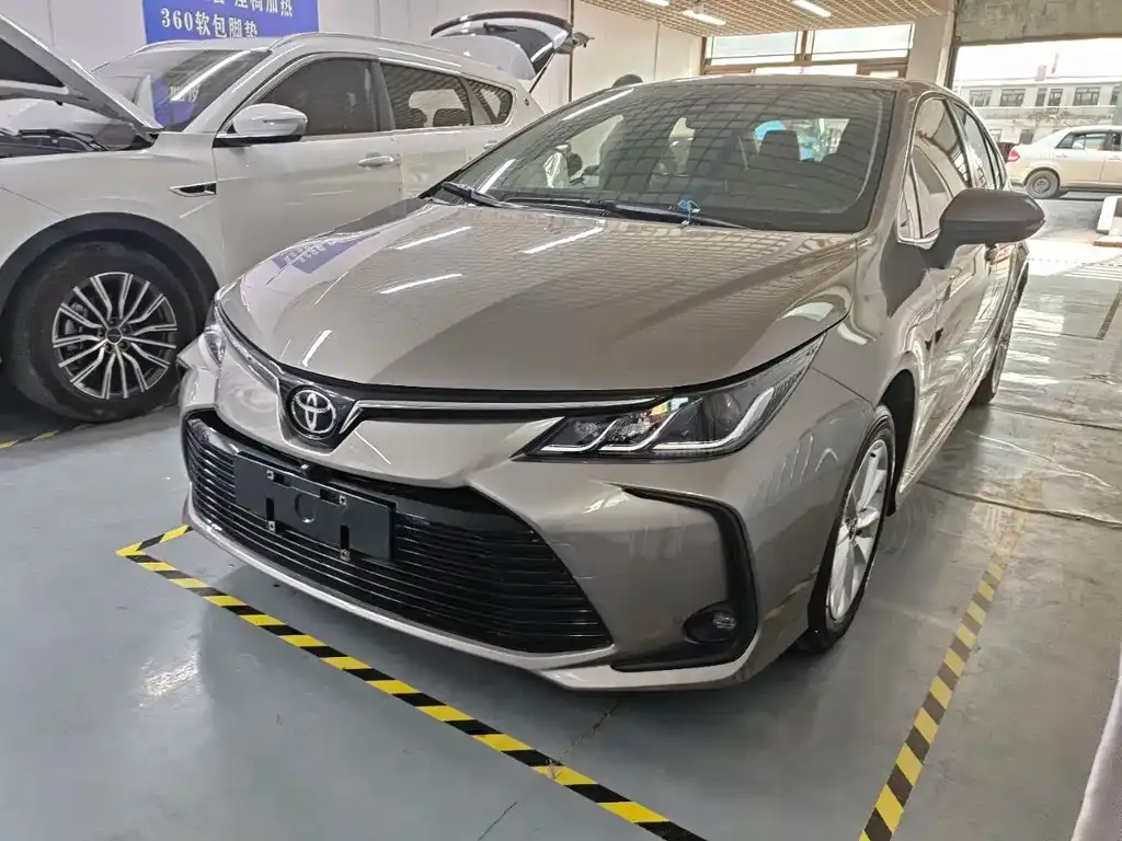 Toyota Corolla — фото 1