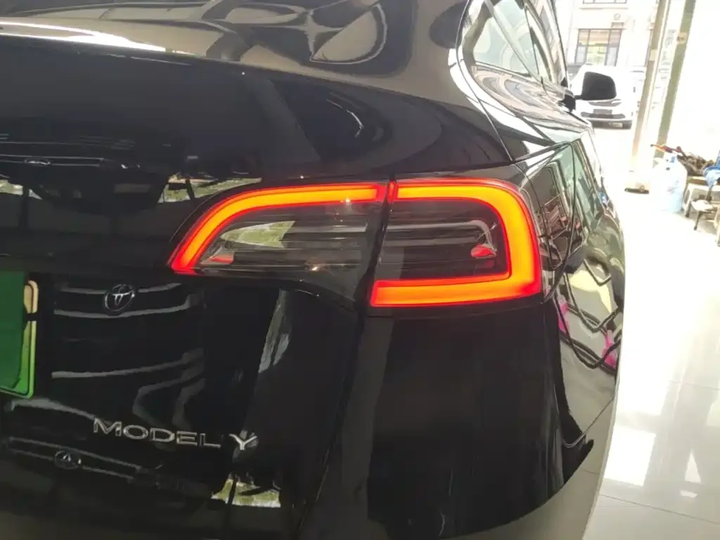Tesla Model Y — фото 6