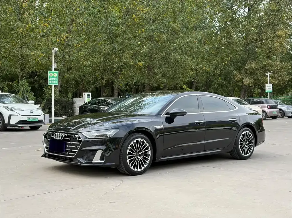 Audi A7L — фото 1
