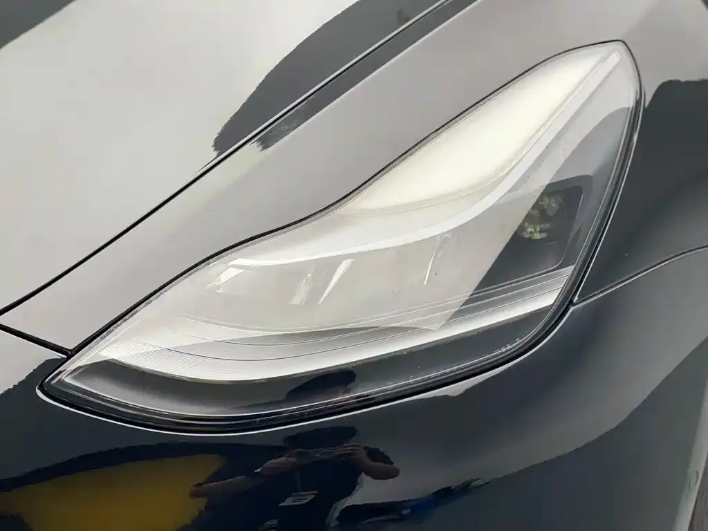 Tesla Model 3 — фото 8
