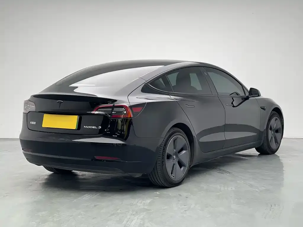 Tesla Model 3 — фото 4