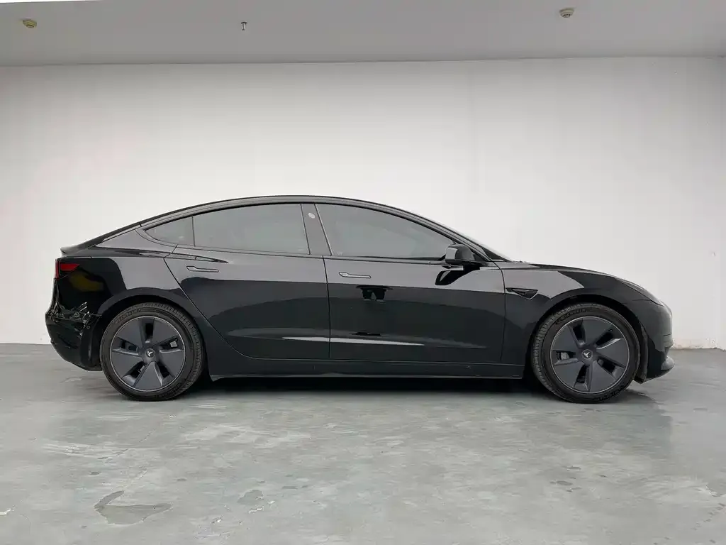 Tesla Model 3 — фото 10