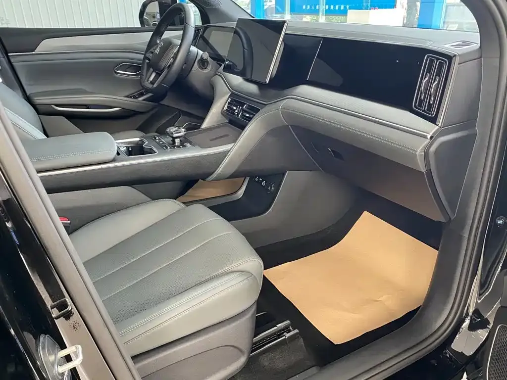 BYD L DM-i — фото 10