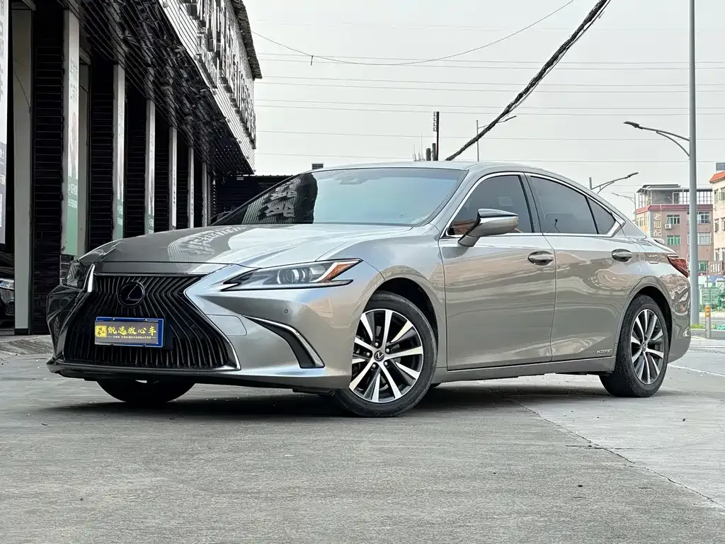 Lexus ES — фото 1