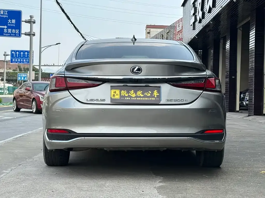 Lexus ES — фото 8