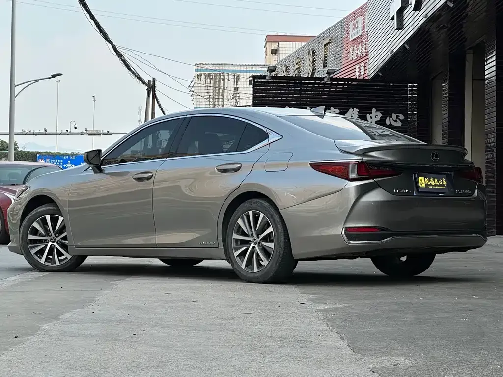 Lexus ES — фото 10