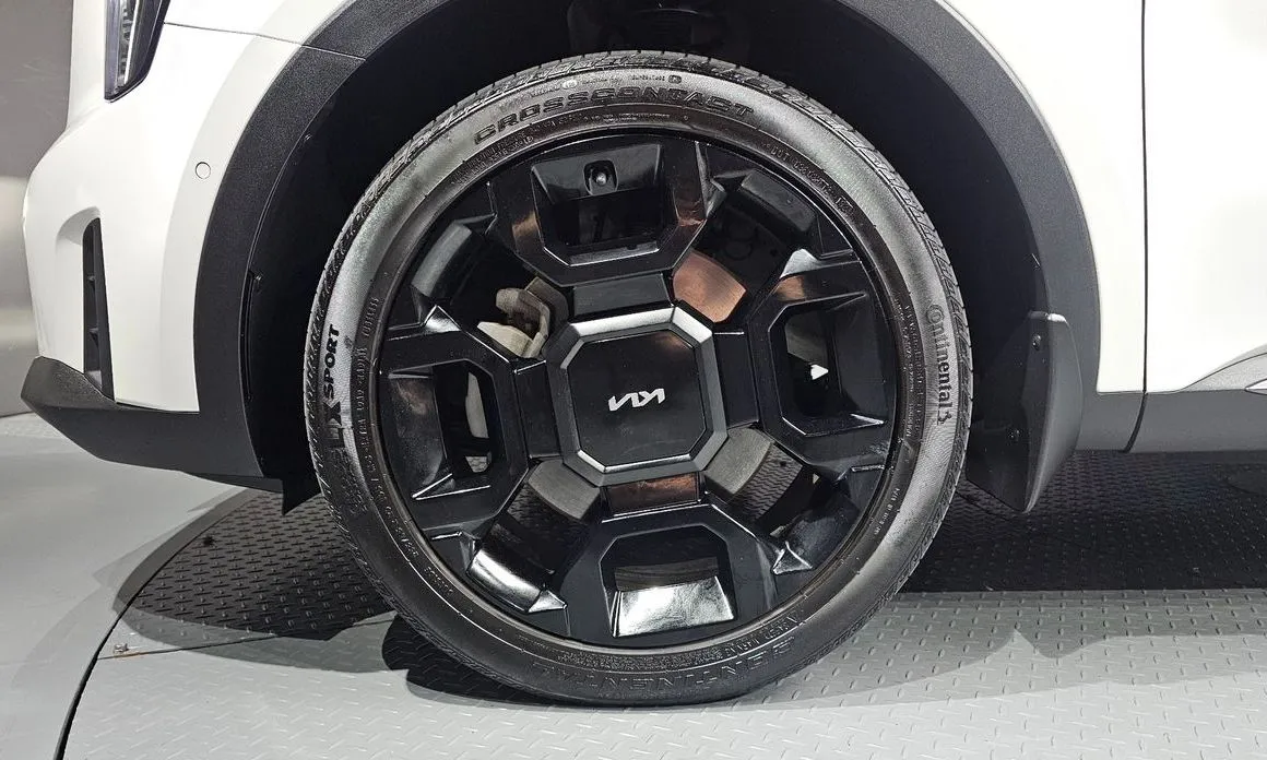 Kia Sorento — фото 8