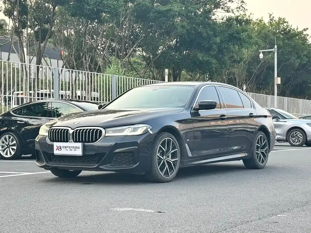 BMW 5 Series — фото 1