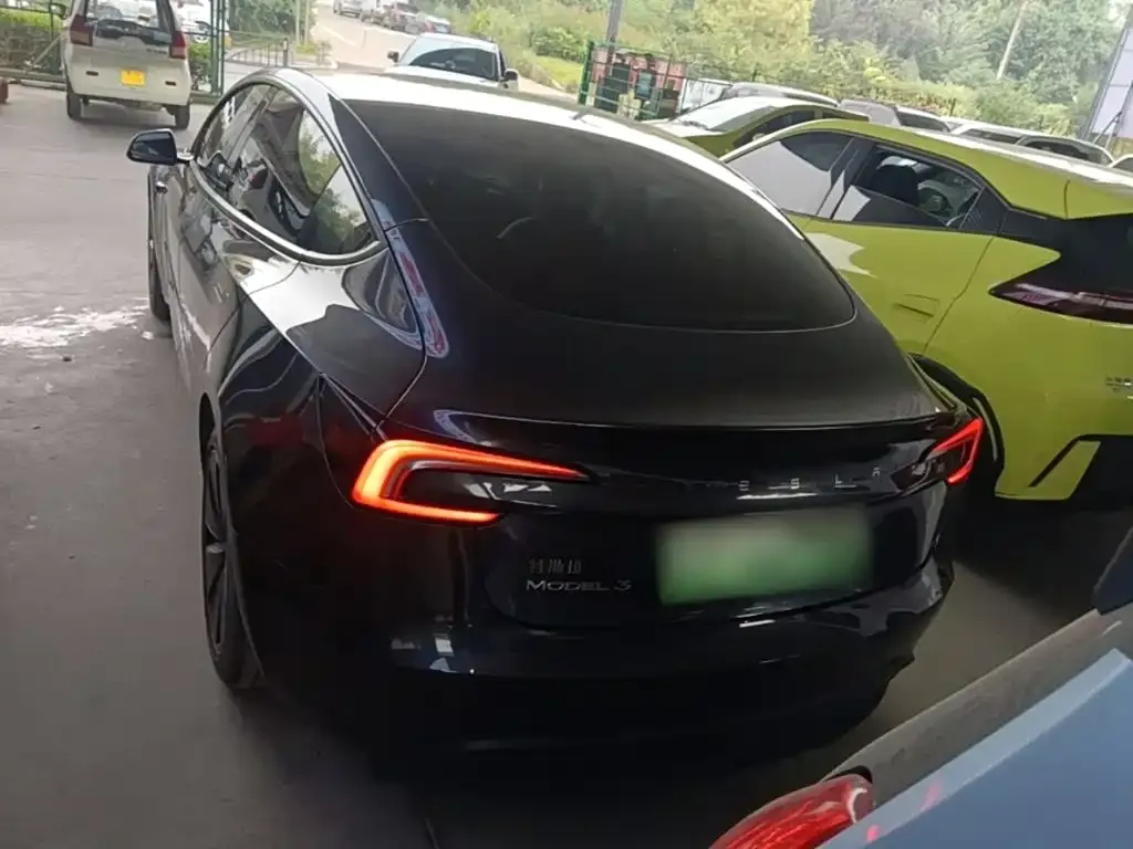 Tesla Model 3 — фото 4