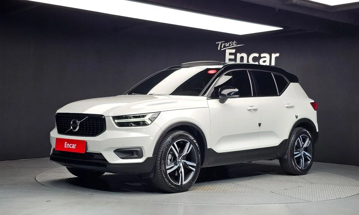 Volvo XC40 — фото 1