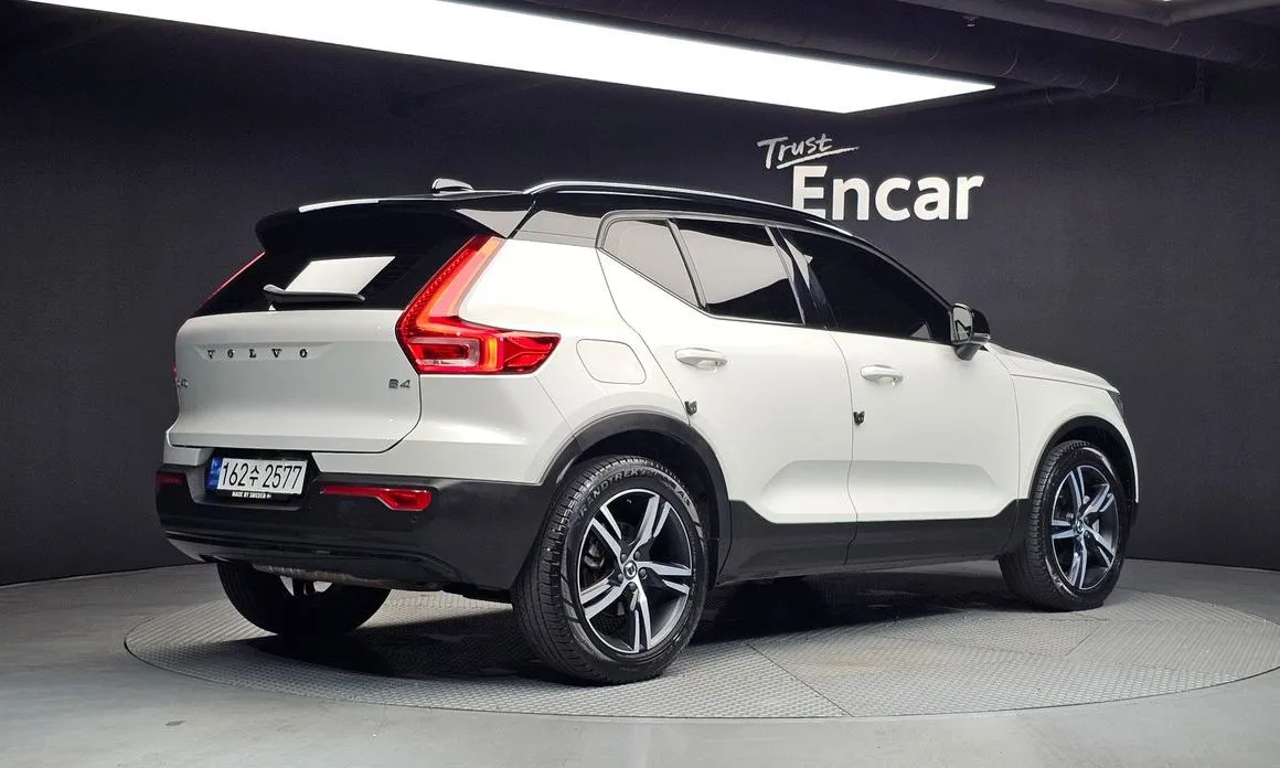 Volvo XC40 — фото 6