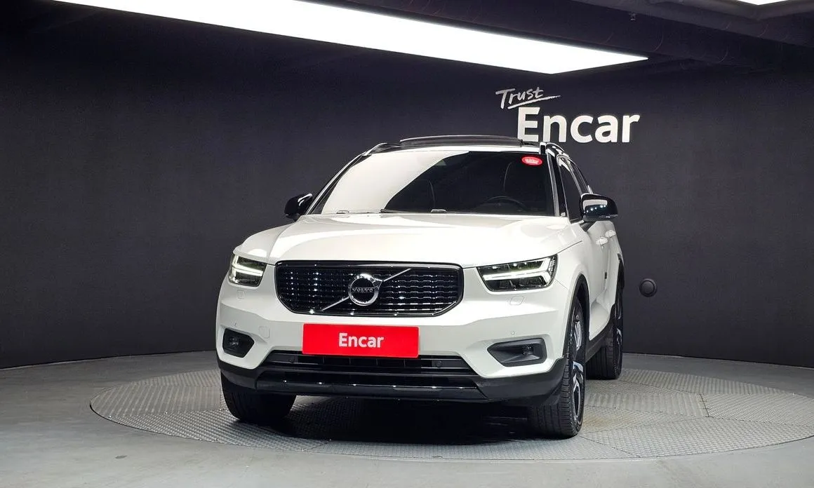 Volvo XC40 — фото 4