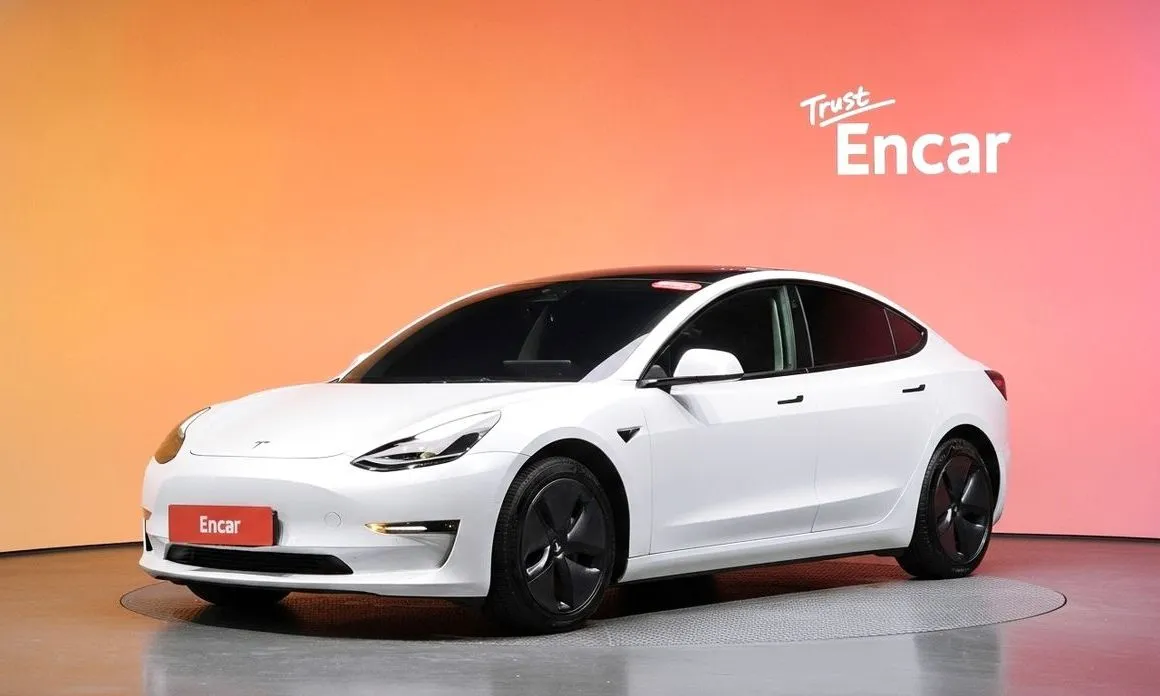 Tesla Model 3 — фото 1