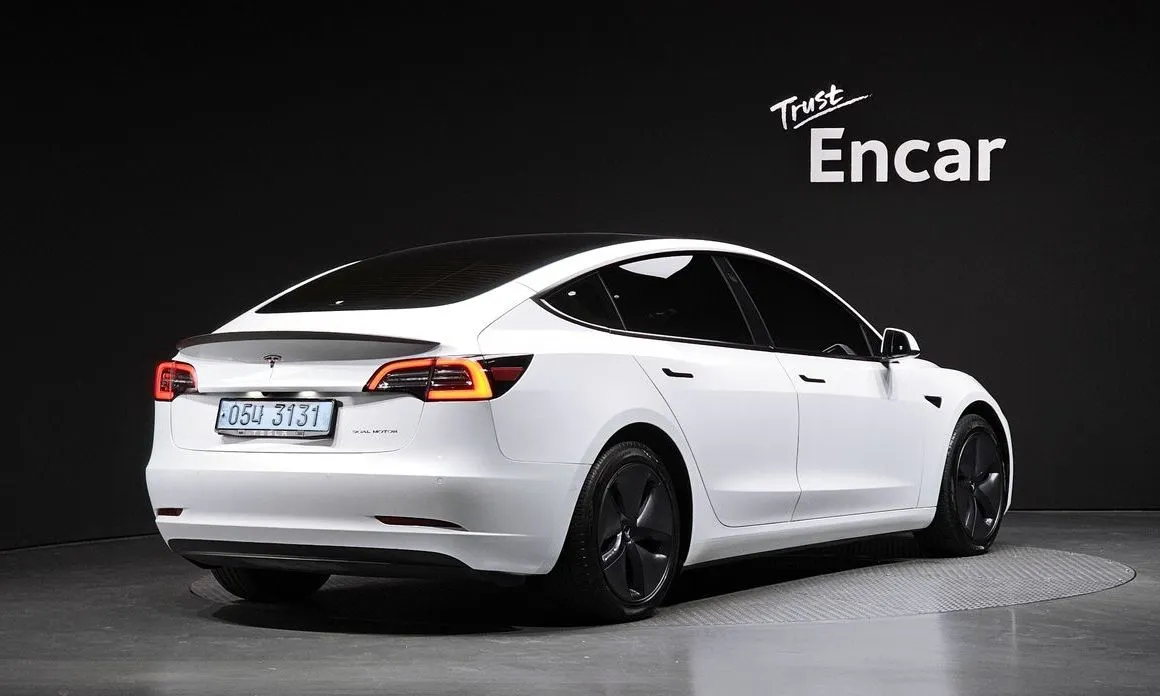 Tesla Model 3 — фото 3