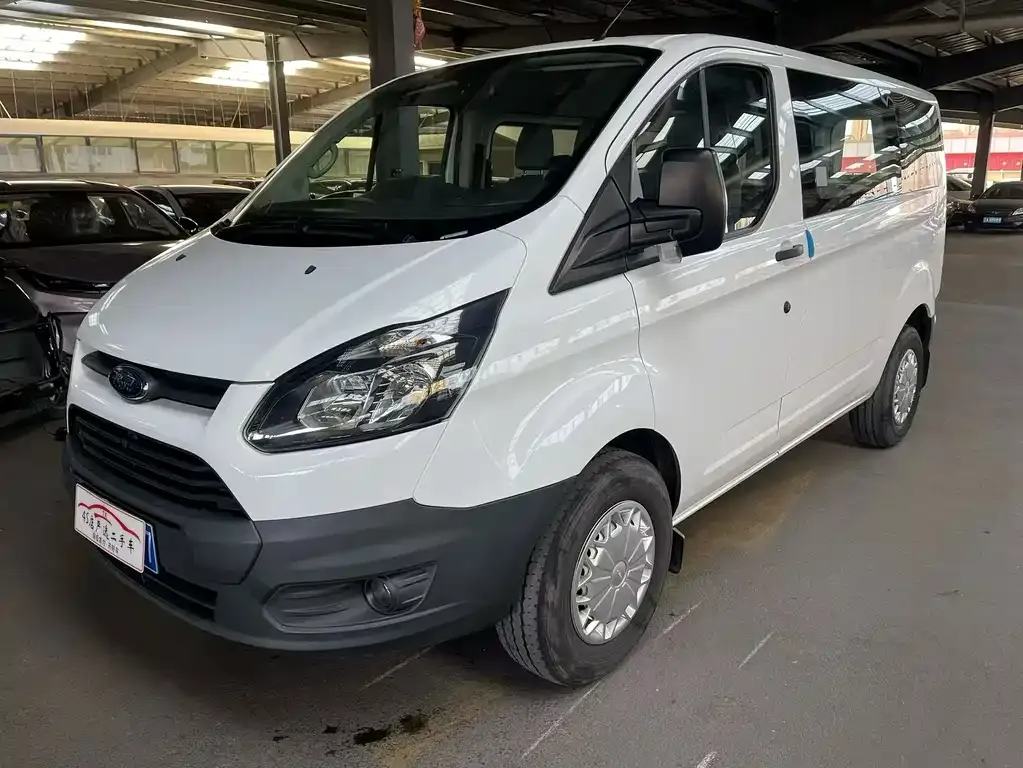 Ford Transit — фото 1