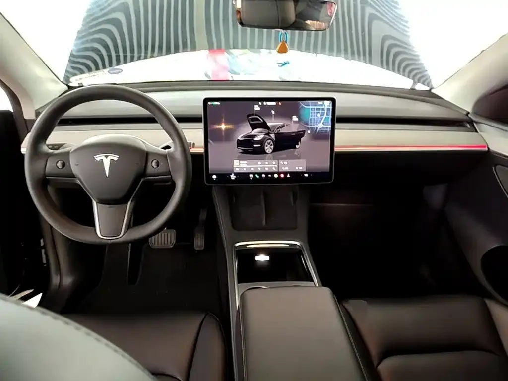 Tesla Model Y — фото 3