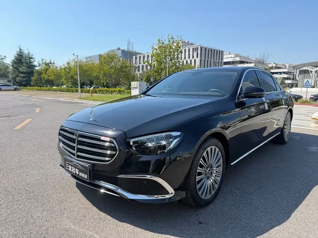 Mercedes-Benz E-Class — фото 1