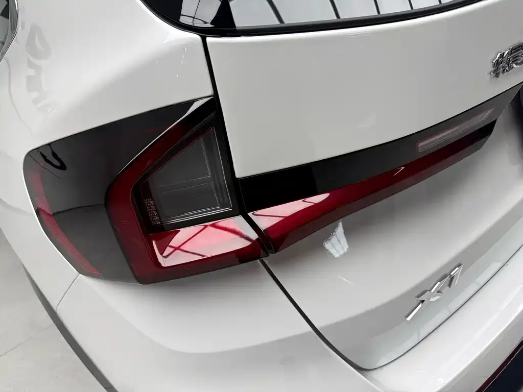 BMW X1 — фото 10