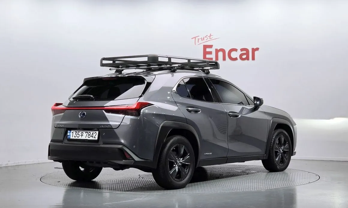 Lexus UX — фото 4