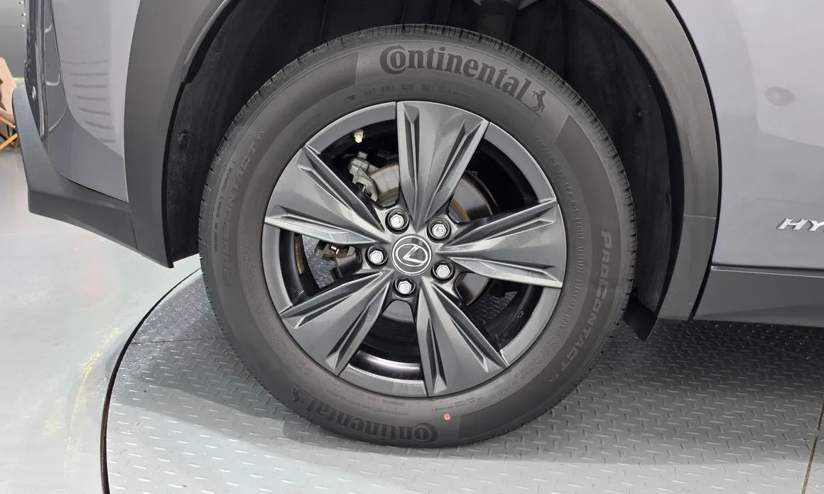 Lexus UX — фото 8