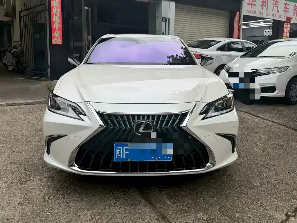 Lexus ES — фото 1