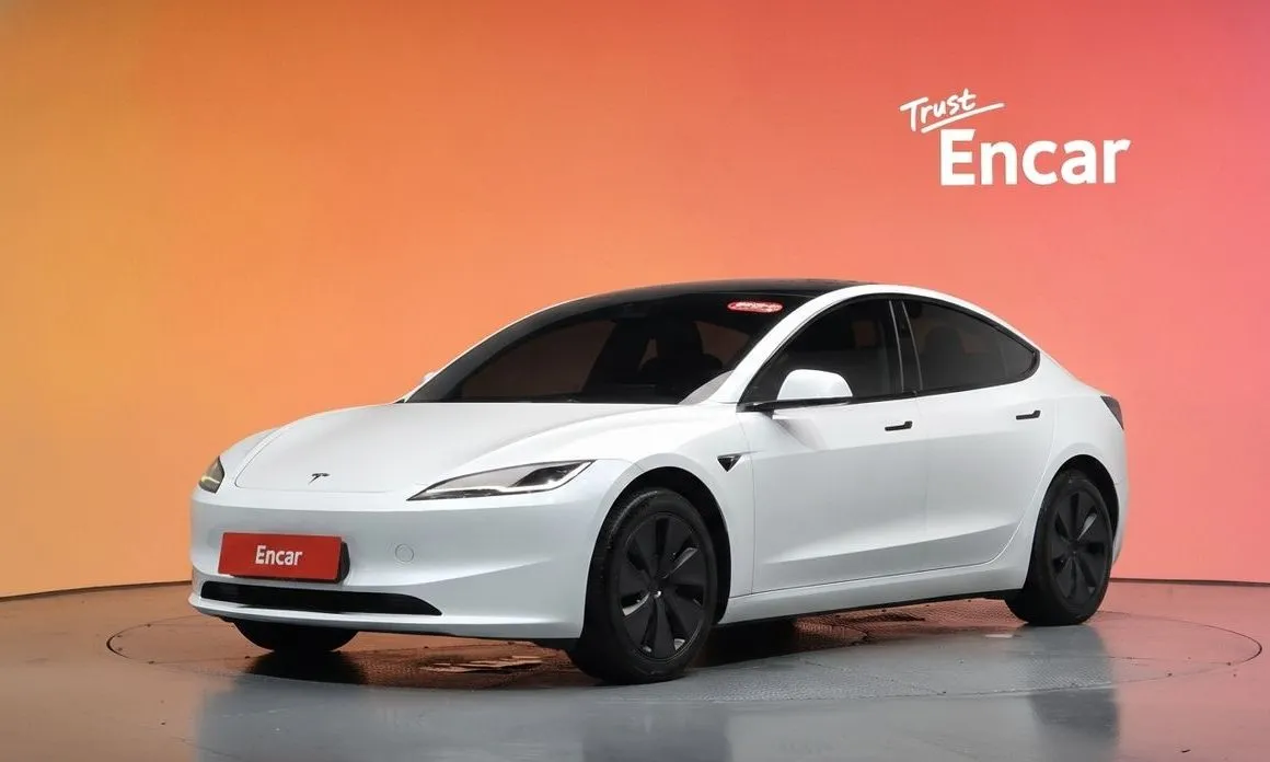 Tesla Model 3 — фото 1