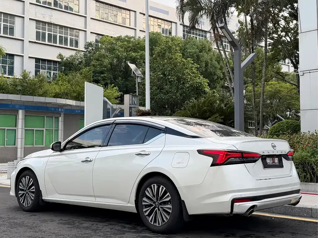 Nissan Teana — фото 10