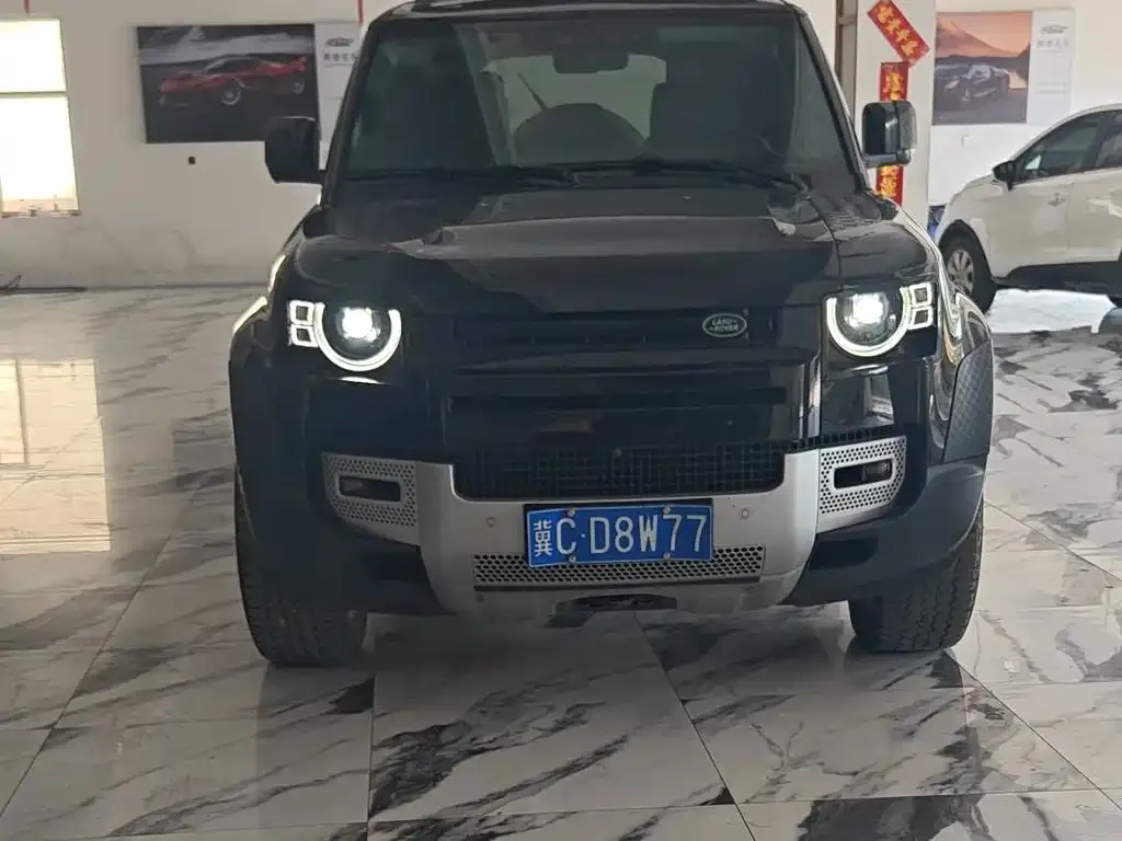 Land Rover Defender — фото 1