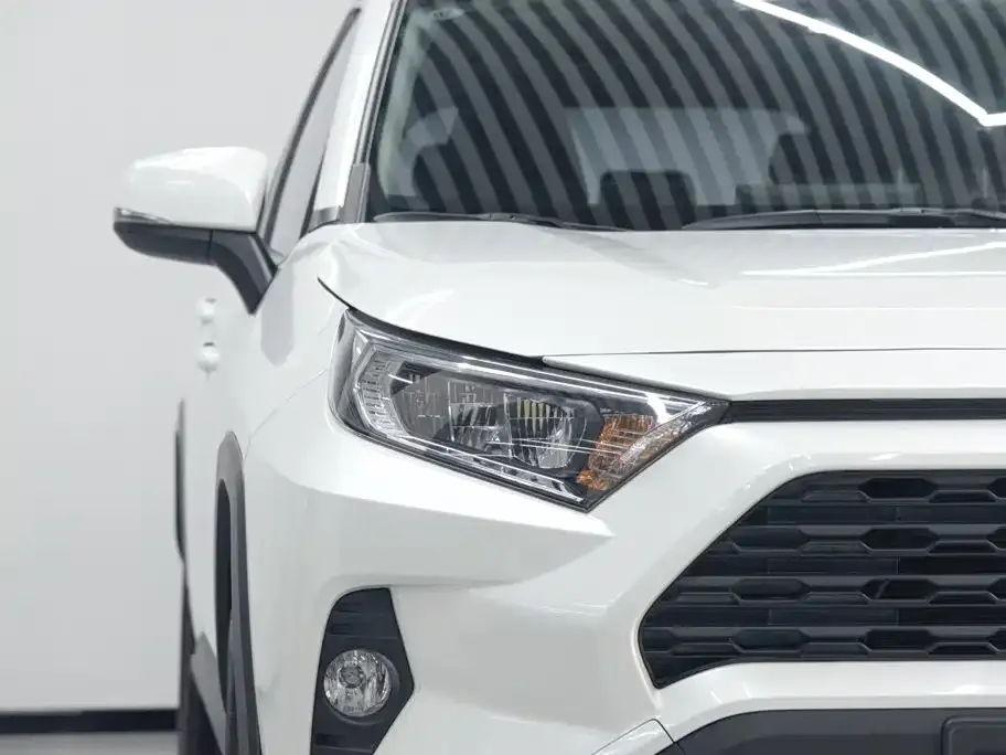 Toyota RAV4 — фото 10