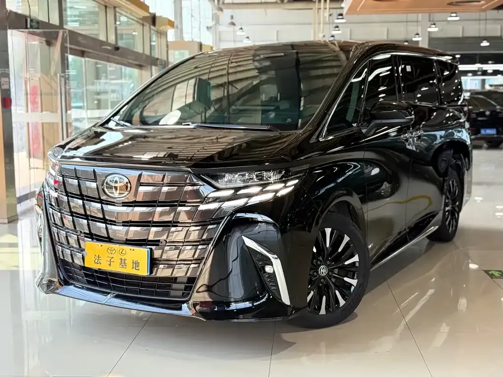 Toyota Alphard — фото 1