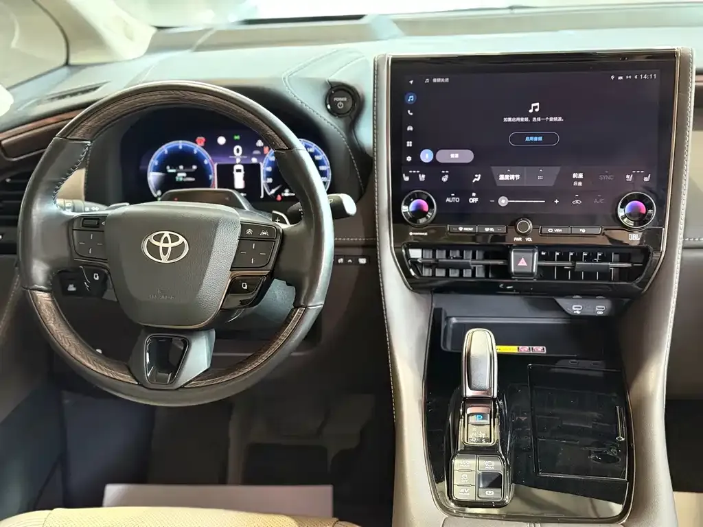 Toyota Alphard — фото 6