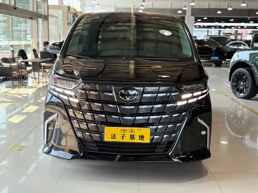 Toyota Alphard — фото 3