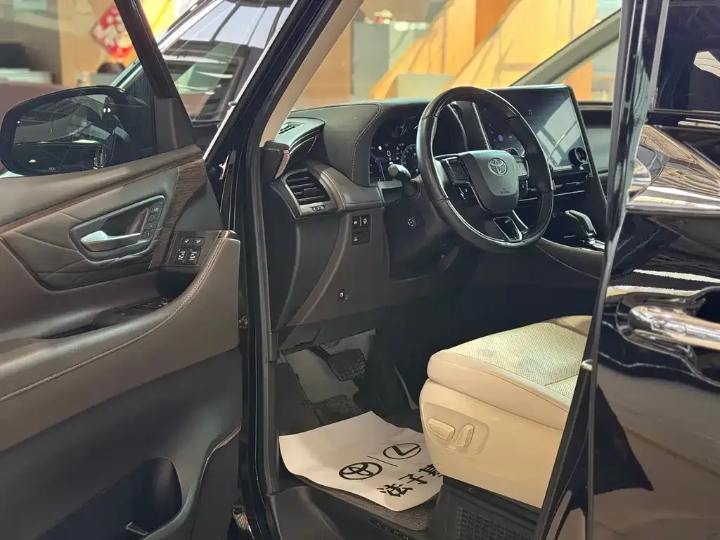 Toyota Alphard — фото 9