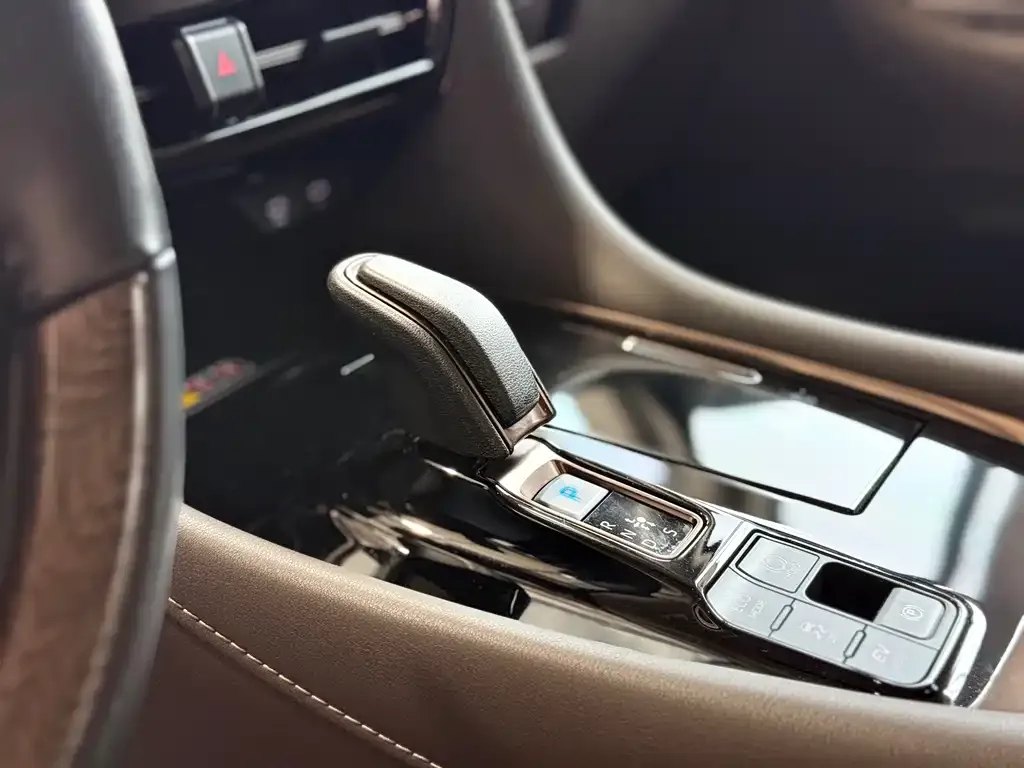 Toyota Alphard — фото 4