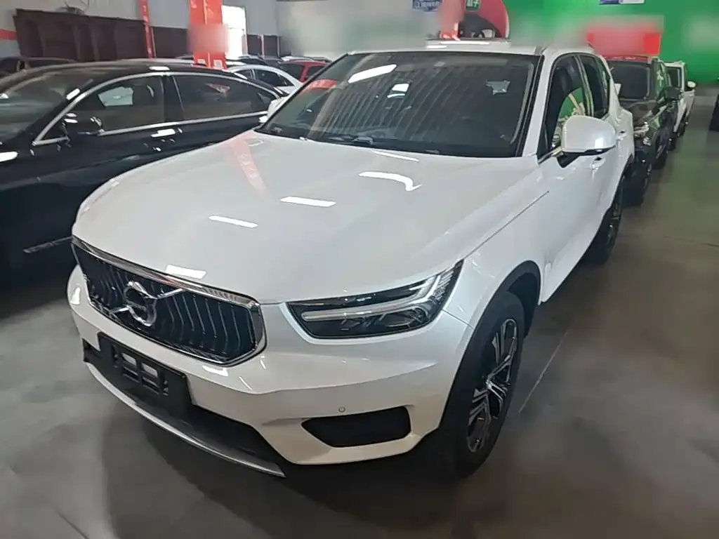 Volvo XC40 — фото 2