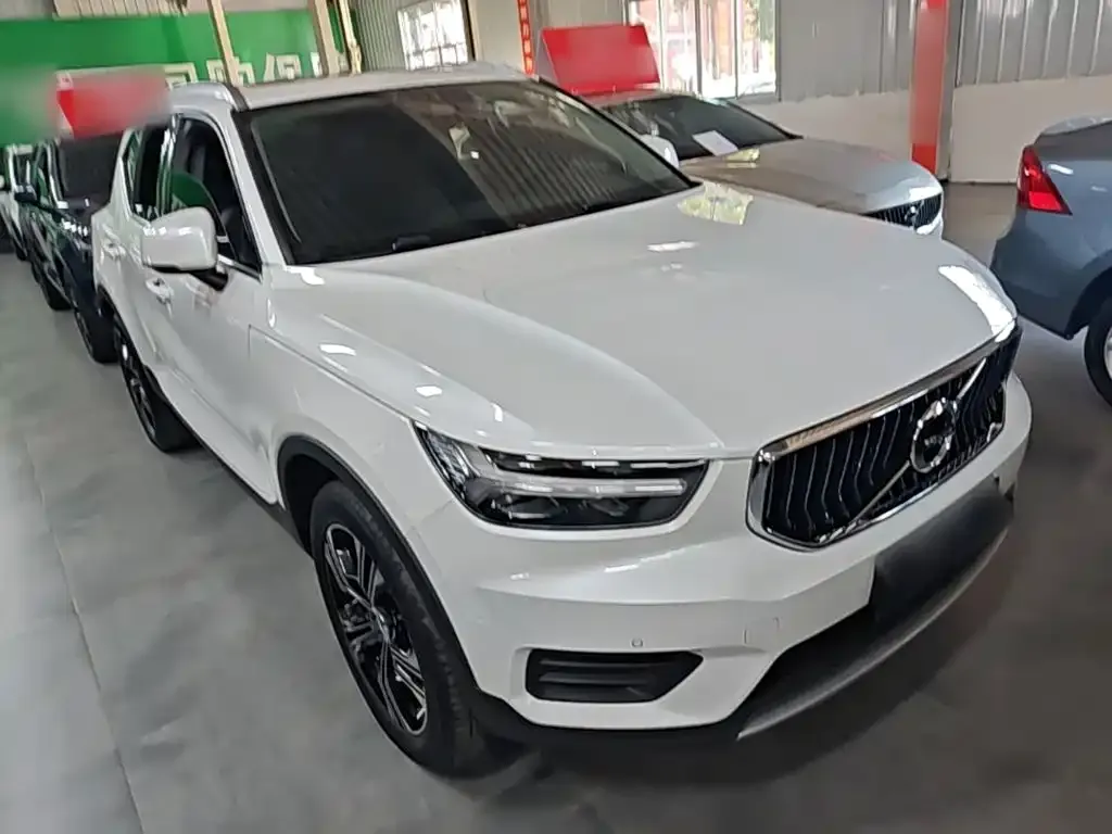 Volvo XC40 — фото 6