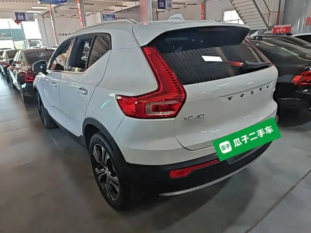 Volvo XC40 — фото 8