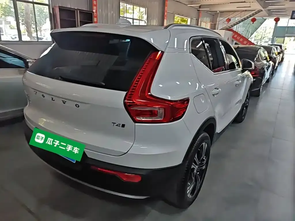 Volvo XC40 — фото 4