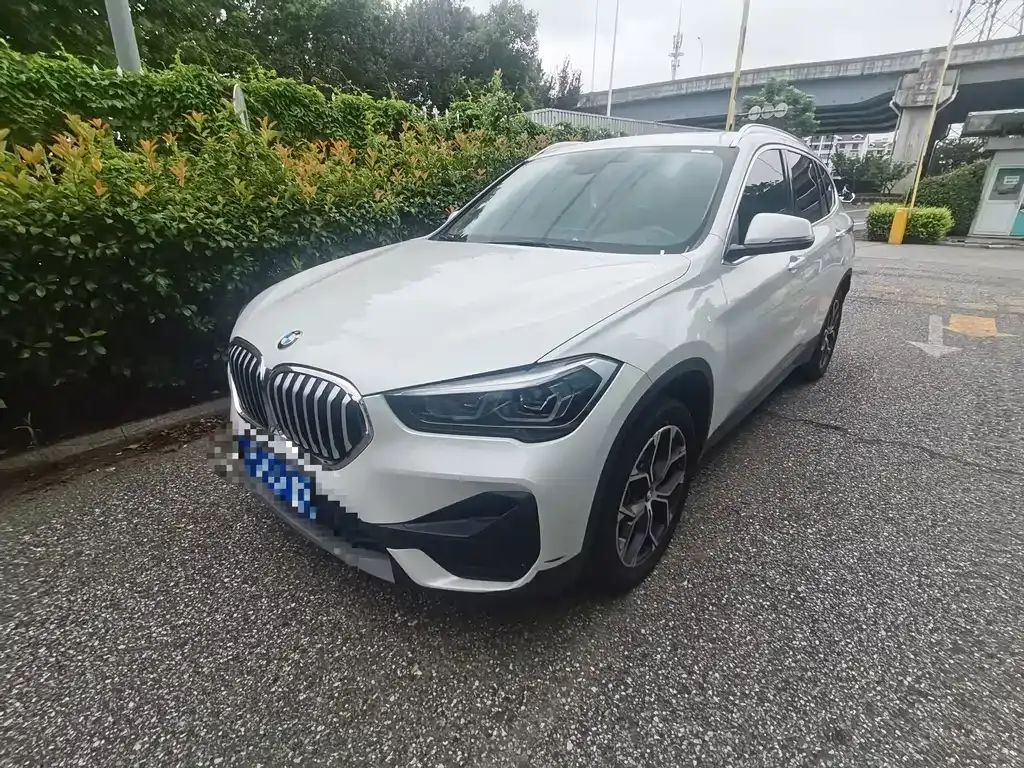 BMW X1 — фото 1