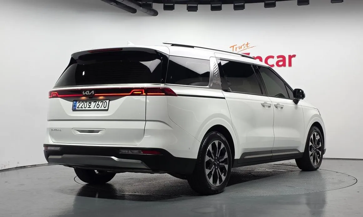 Kia Carnival — фото 4