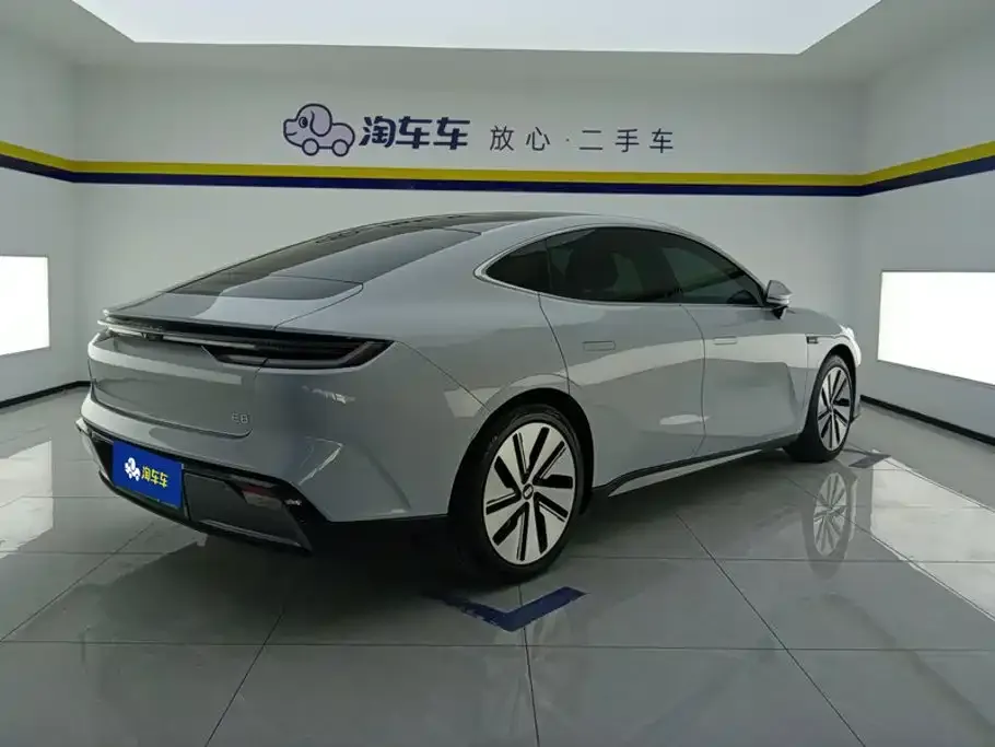 Geely Galaxy E8 — фото 10