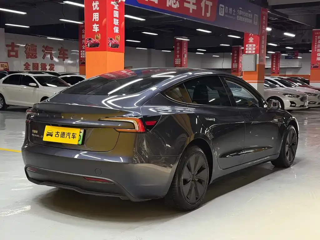 Tesla Model 3 — фото 3
