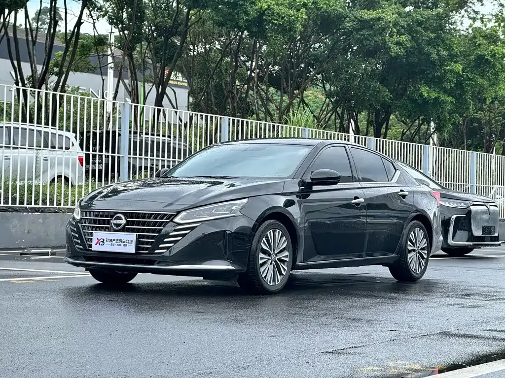Nissan Teana — фото 1