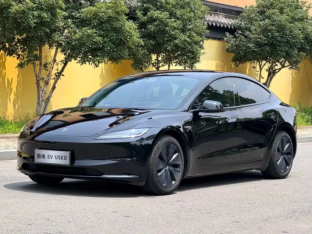 Tesla Model 3 — фото 1