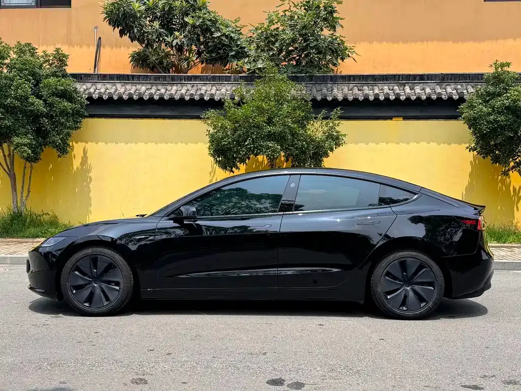 Tesla Model 3 — фото 8